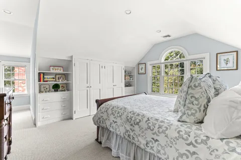 $4,150,000 | 33 Hundreds Circle, Wellesley Hills, MA 02481