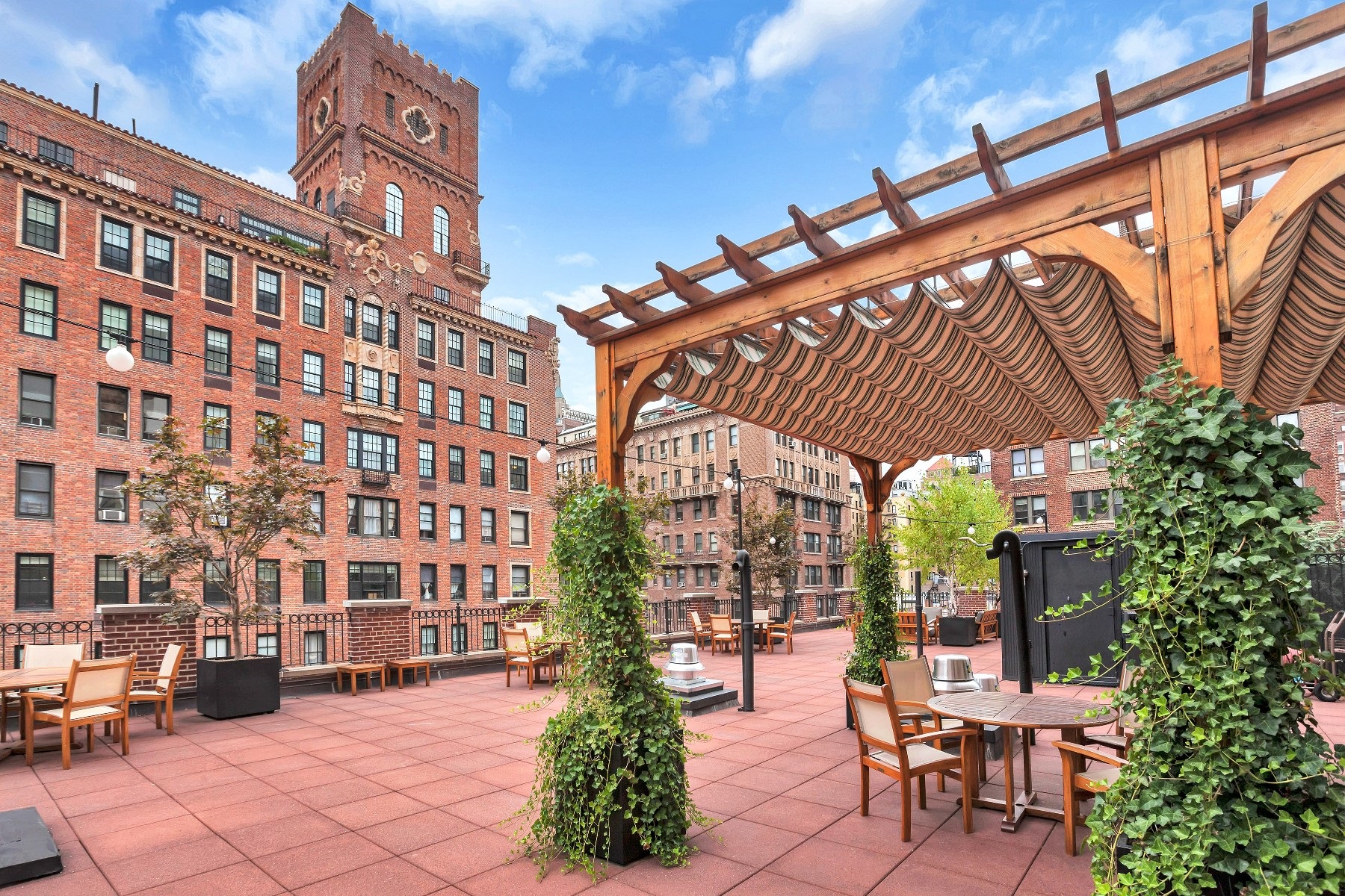 23 East 10th Street, Unit 508 Manhattan, NY 10003 - Photo 20 of 21 a building view with outdoor seating space