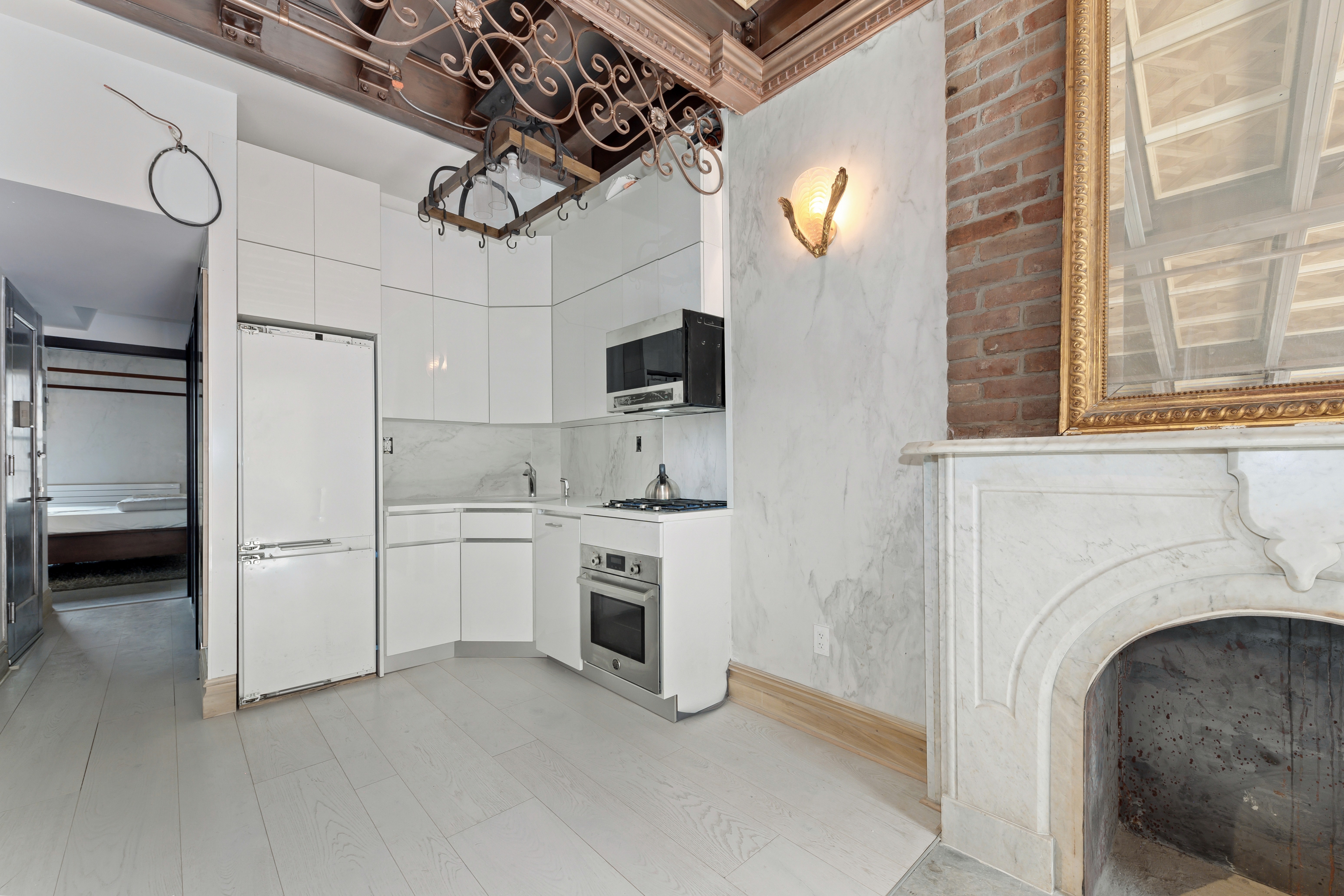 35 Perry Street, Unit PARLOR Manhattan, NY 10014 - Photo 3 of 6