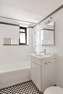 $615,000 | 410 West 24th Street, Unit 6B | Chelsea