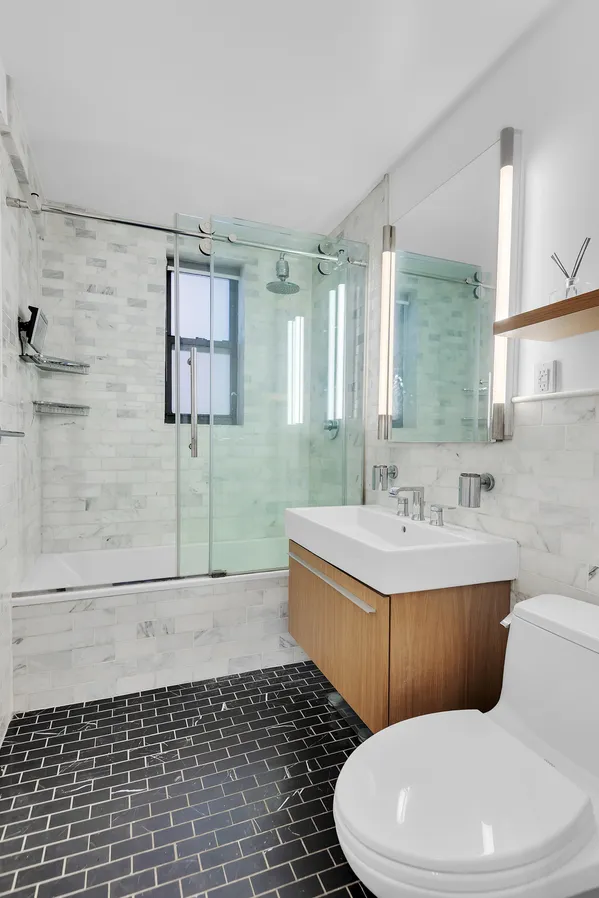 $7,200 | 165 Christopher Street, Unit 4Z | West Village