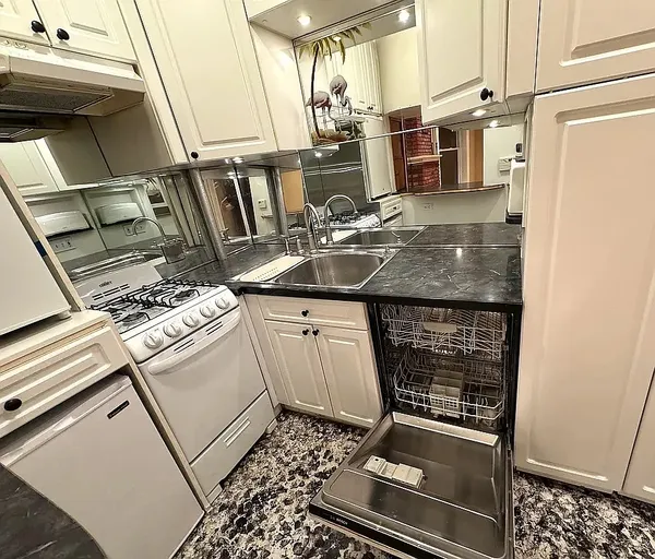 $2,895 | 415 West 46th Street, Unit 1B | Hell's Kitchen