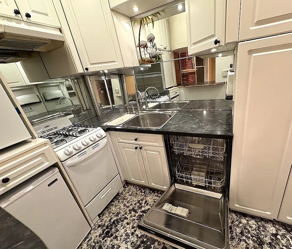 415 West 46th Street, Unit 1B Manhattan, NY 10036 - Photo 19 of 21
