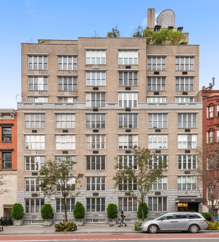 344 West 23rd Street, Unit 2B Manhattan, NY 10011 - Photo 8 of 10 a front view of a building