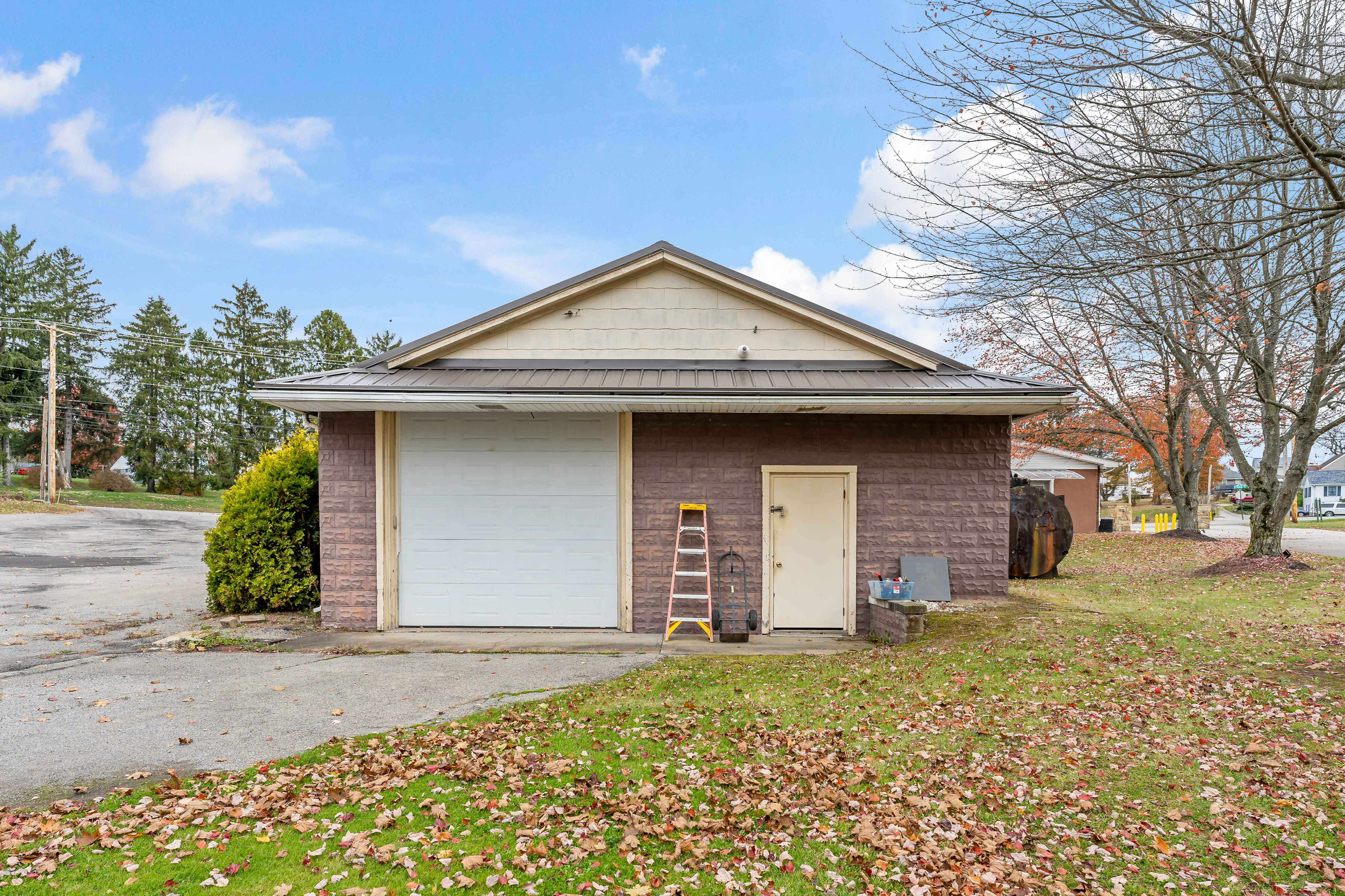 180 Butler Road Saxonburg, PA 16056 - Photo 38 of 52 a front view of a house with a garden