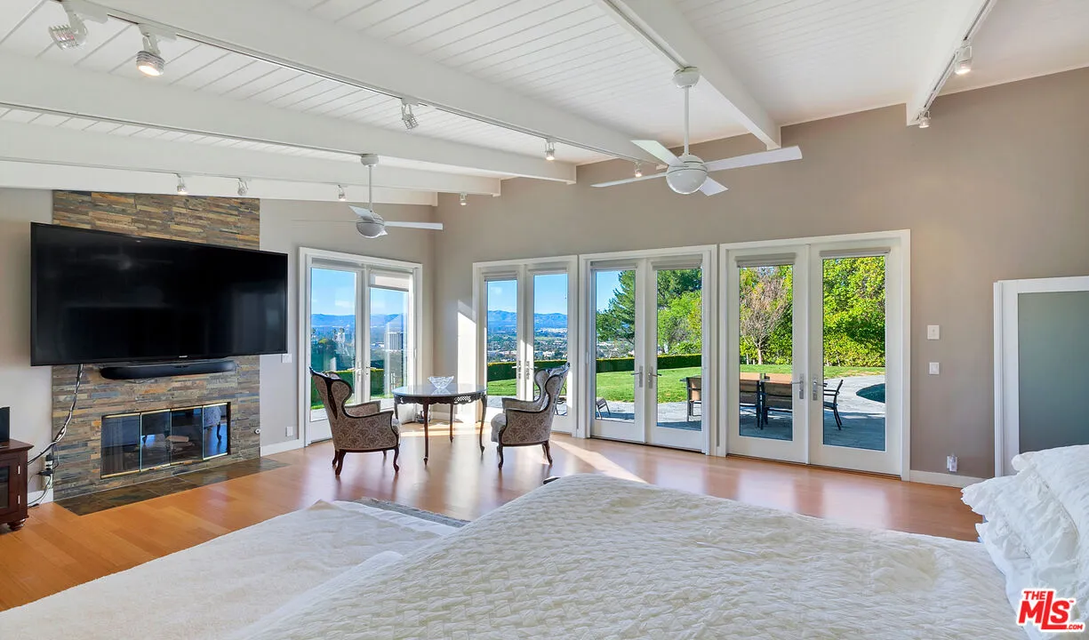 $2,590,000 | 3921 Cody Road, Sherman Oaks, CA 91403