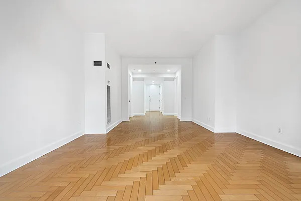 845 United Nations Plaza, Unit 56E Manhattan, NY 10017 - Photo 7 of 28 a view of empty room