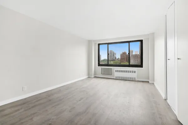 $365,000 | 185 Hall Street, Unit 1009 | Clinton Hill