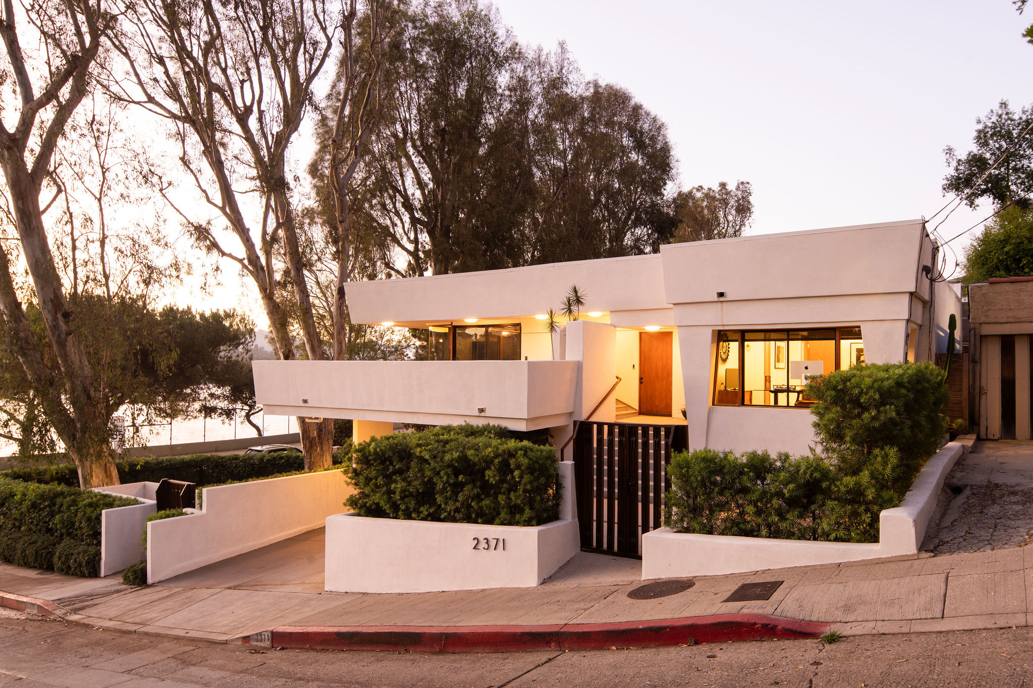 2371 Cove Ave Los Angeles, CA 90039 - Photo 2 of 43