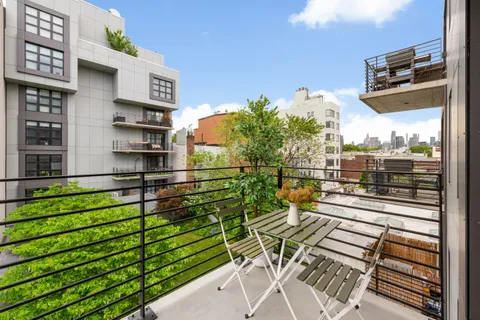 $1,870,000 | 868 Lorimer Street, Unit 3C | Greenpoint