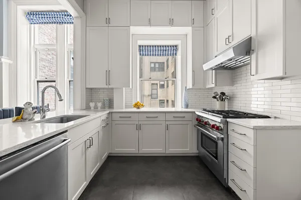 $2,895,000 | 895 West End Avenue, Unit 1B | Upper West Side