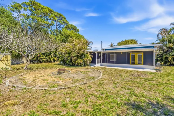 $460,000 | 1202 Southeast Madison Avenue, Stuart, FL 34996