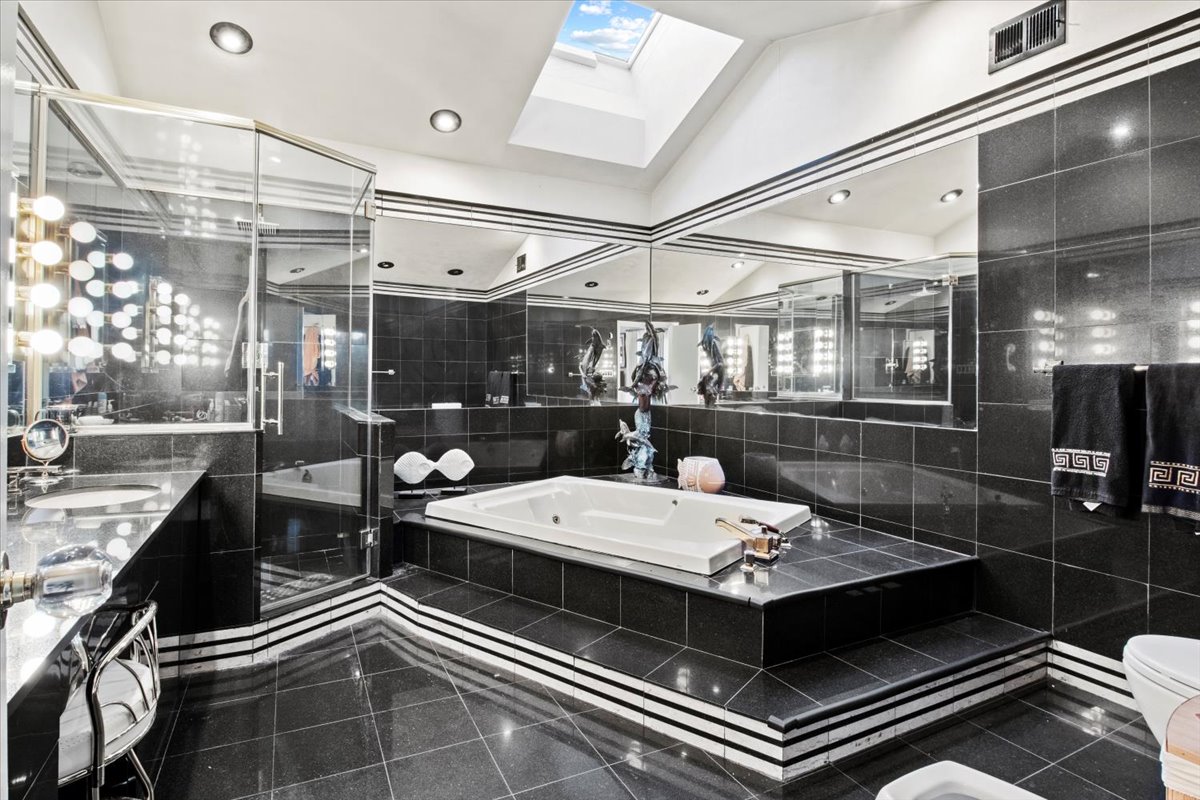 36 Shore Rd Lane Brooklyn, NY 11209 - Photo 20 of 34