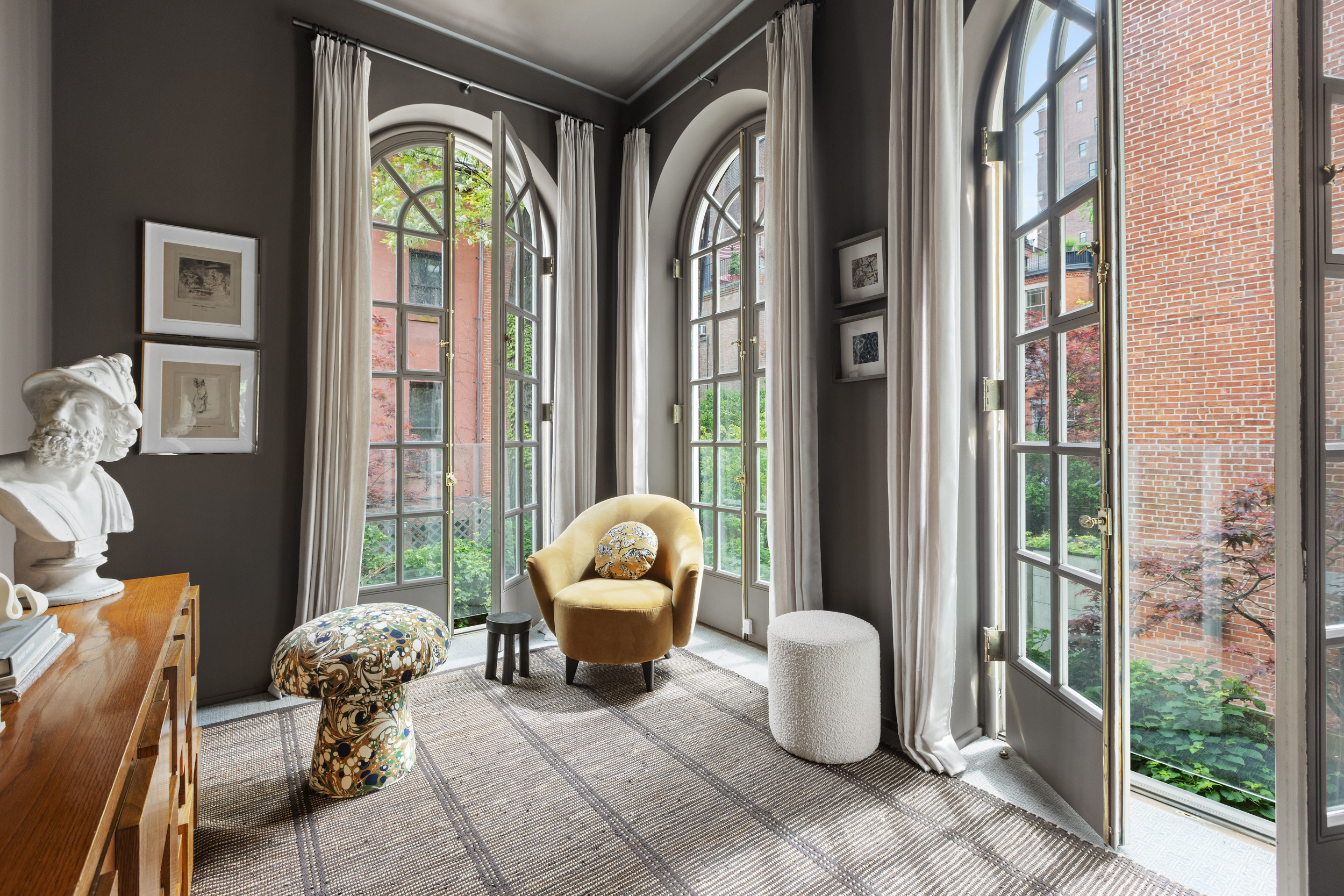 37 West 70th Street Manhattan, NY 10023 - Photo 13 of 41 a room with furniture and a window