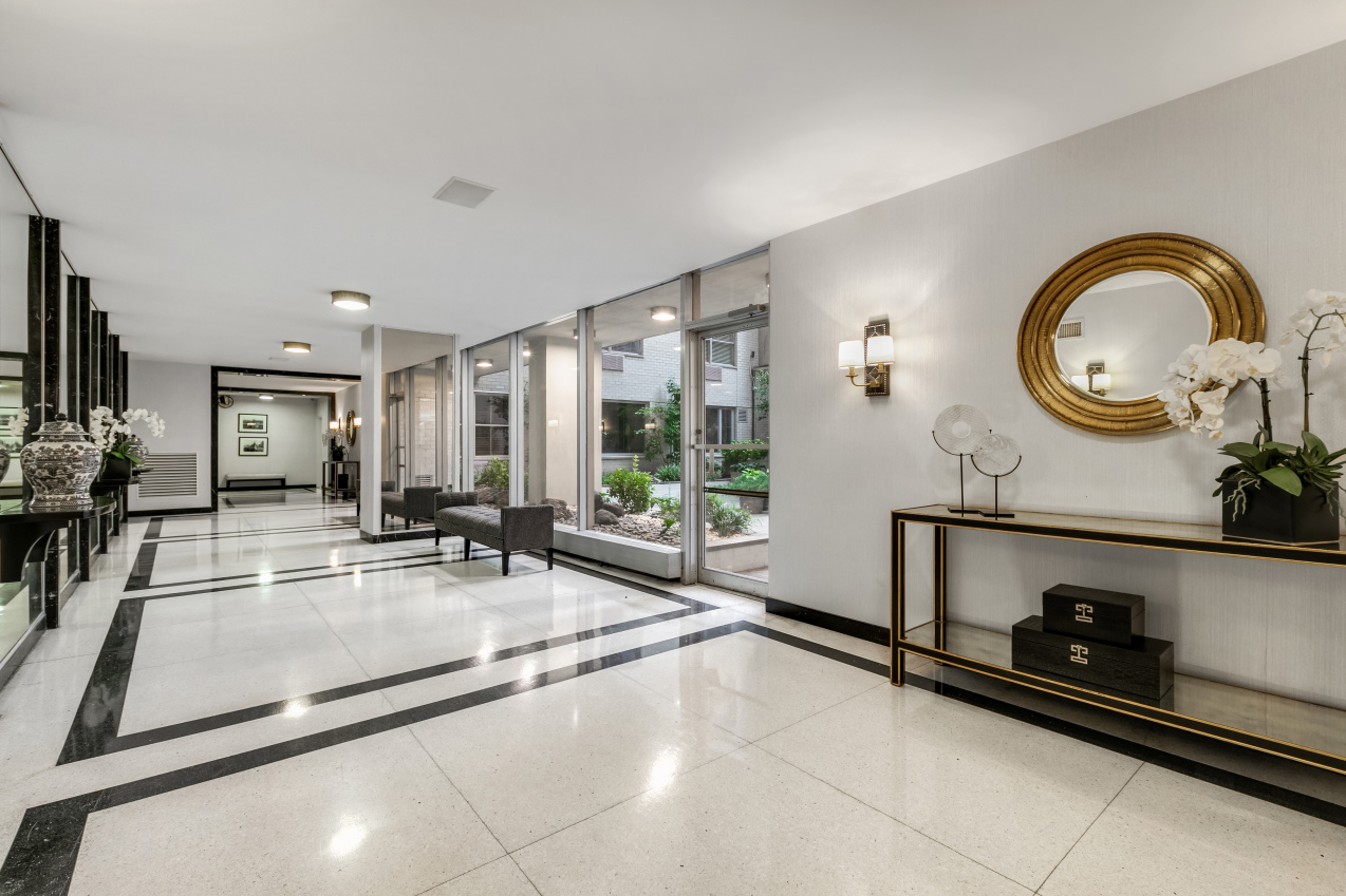 35 Sutton Place, Unit PHB Manhattan, NY 10022 - Photo 10 of 14 a very nice looking room with a large window