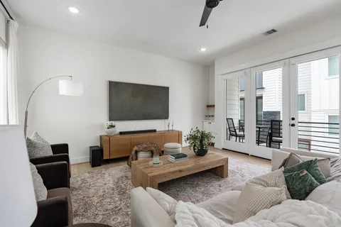 $555,000 | 1207 East 24th Street, Unit A, Houston, TX 77009
