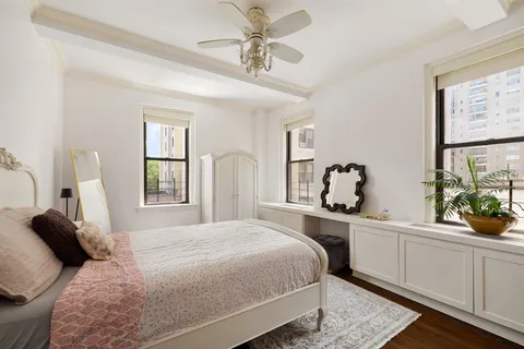 $2,870,000 | 18 West 70th Street, Unit 7C | Upper West Side