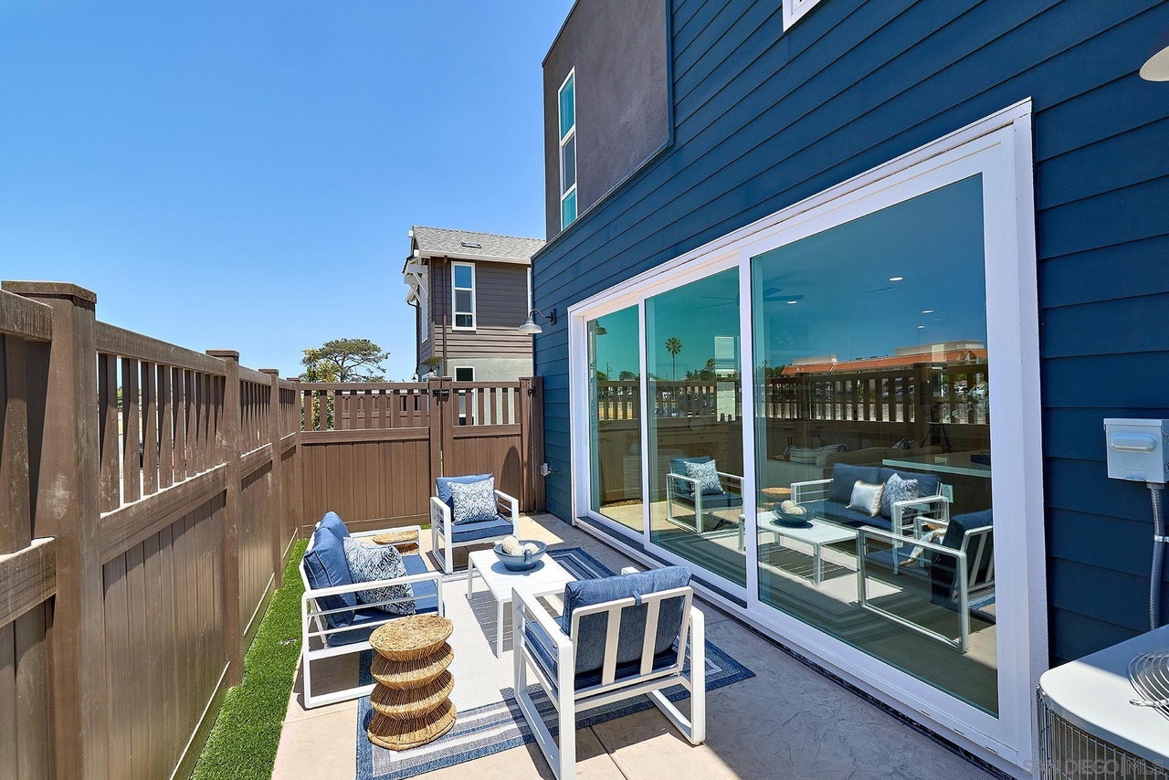 561 North Vulcan Avenue Encinitas, CA 92024 - Photo 12 of 35