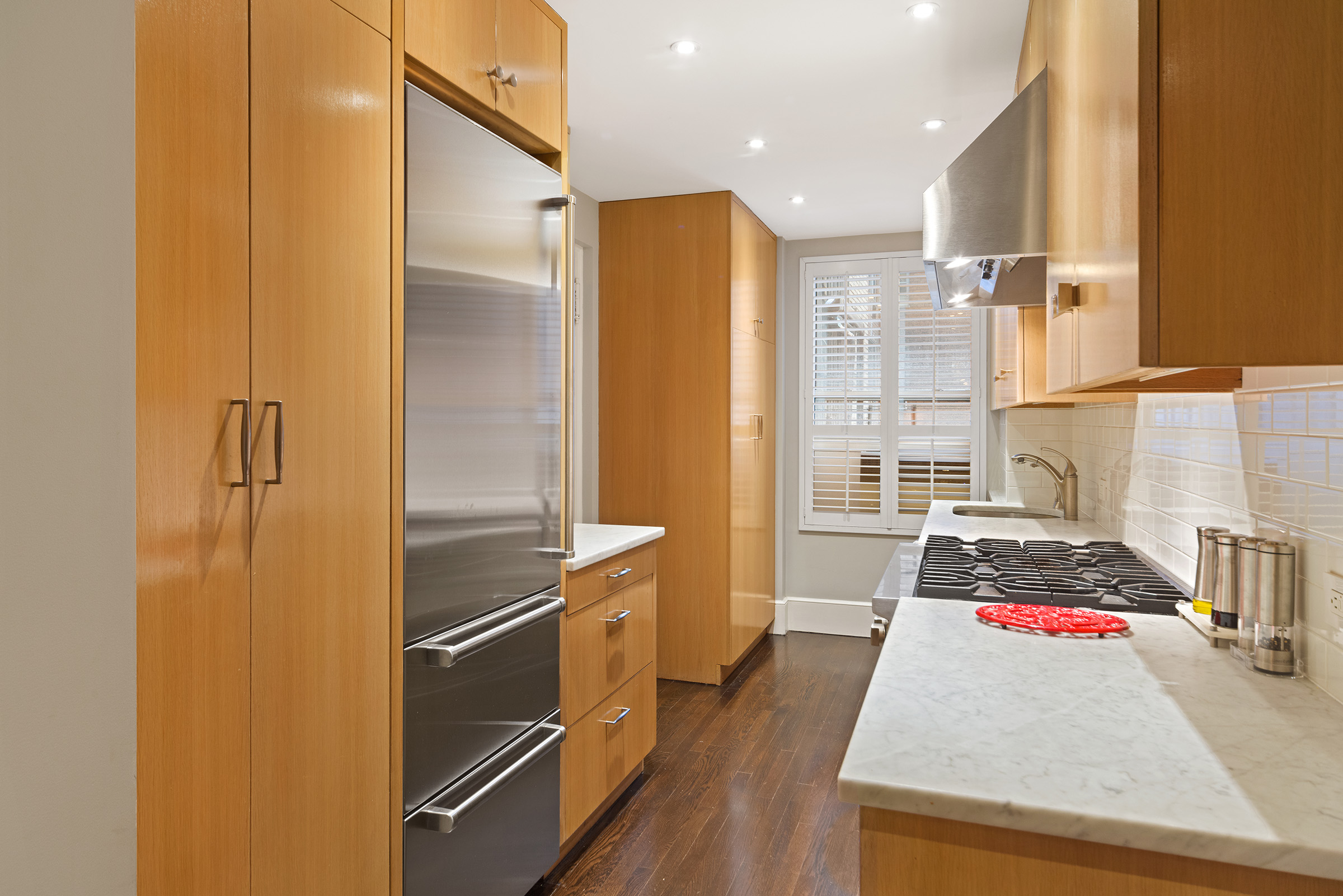 25 East 86th Street, Unit 3C Manhattan, NY 10028 - Photo 4 of 15 a bathroom with a tub and shower