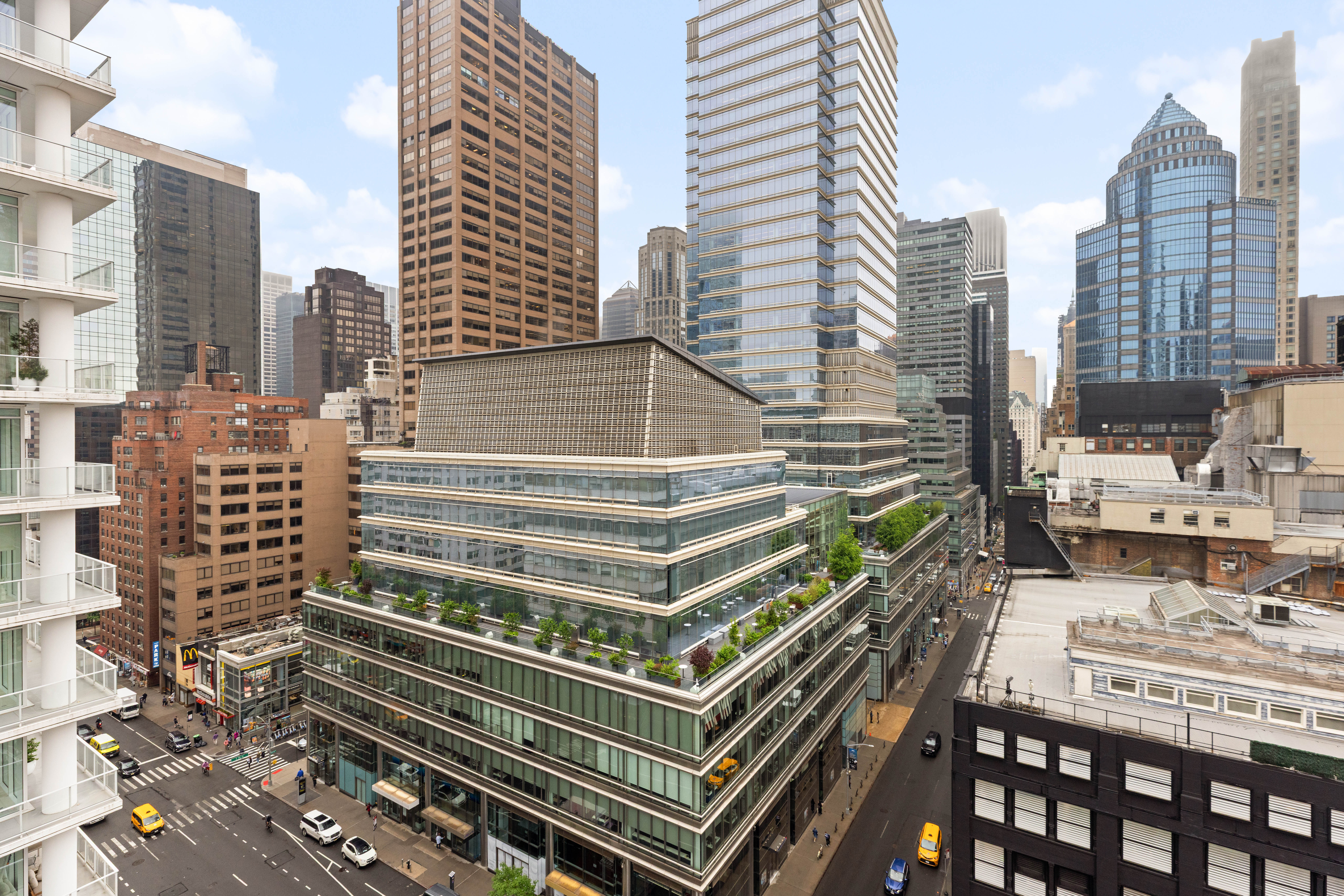 205 East 59th Street, Unit 14B Manhattan, NY 10022 - Photo 5 of 19 a view of a city with tall buildings