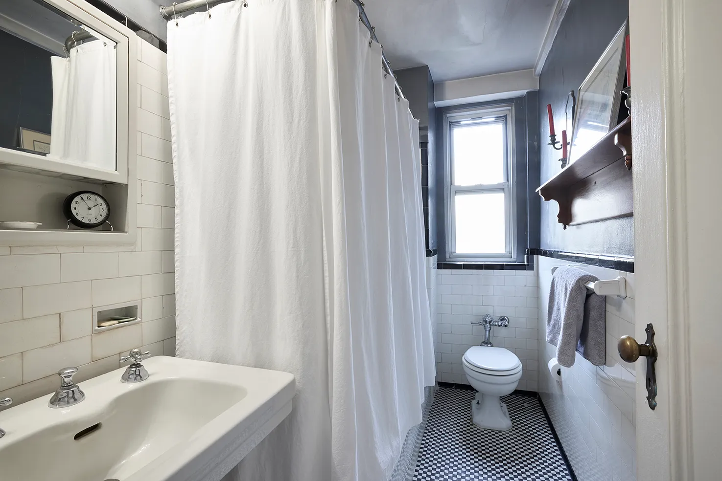 $725,000 | 433 West 34th Street, Unit 6A | Hudson Yards