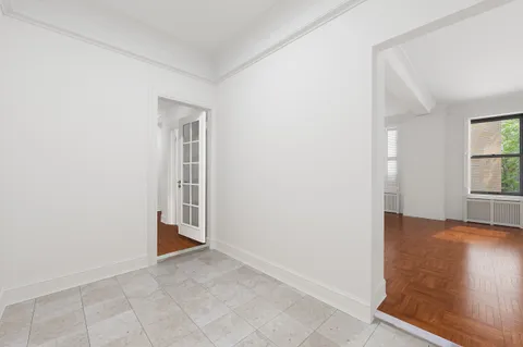 $2,195,000 | 176 West 87th Street, Unit 2B | Upper West Side