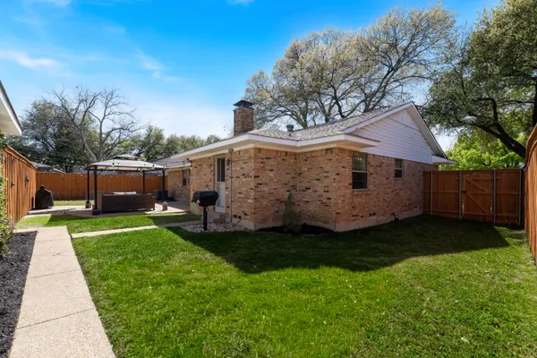 $585,000 | 9616 Vinewood Drive, Dallas, TX 75228