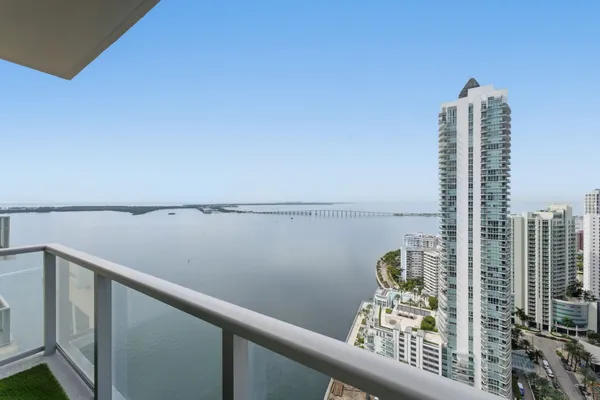 $899,000 | 1155 Brickell Bay Drive, Unit PH109, Miami, FL 33131
