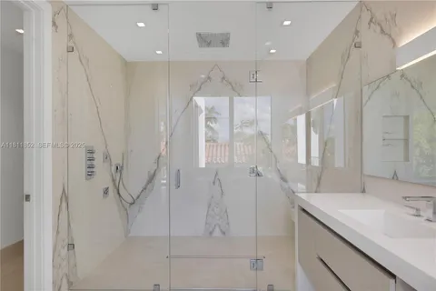 $6,350,000 | 5630 Pine Tree Drive, Miami Beach, FL 33140