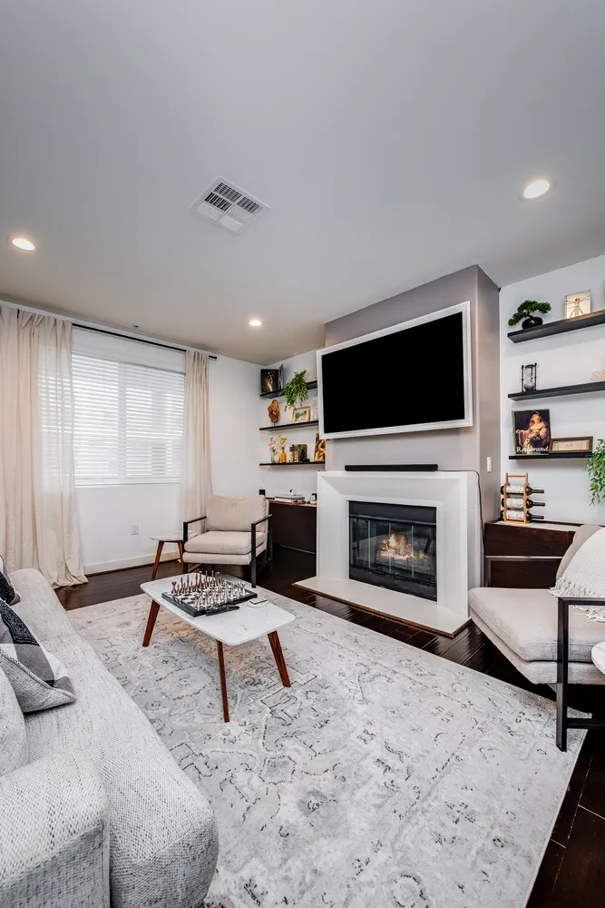 $849,000 | 10878 Bloomfield Street, Unit 211, Toluca Lake, CA 91602