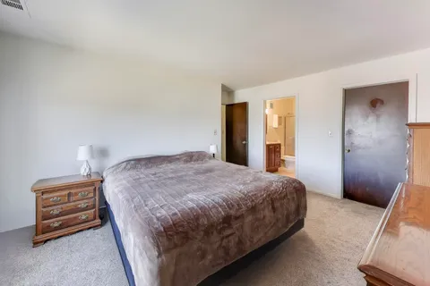 $222,000 | 717 Killarney Court, Unit 2D, Schaumburg, IL 60193