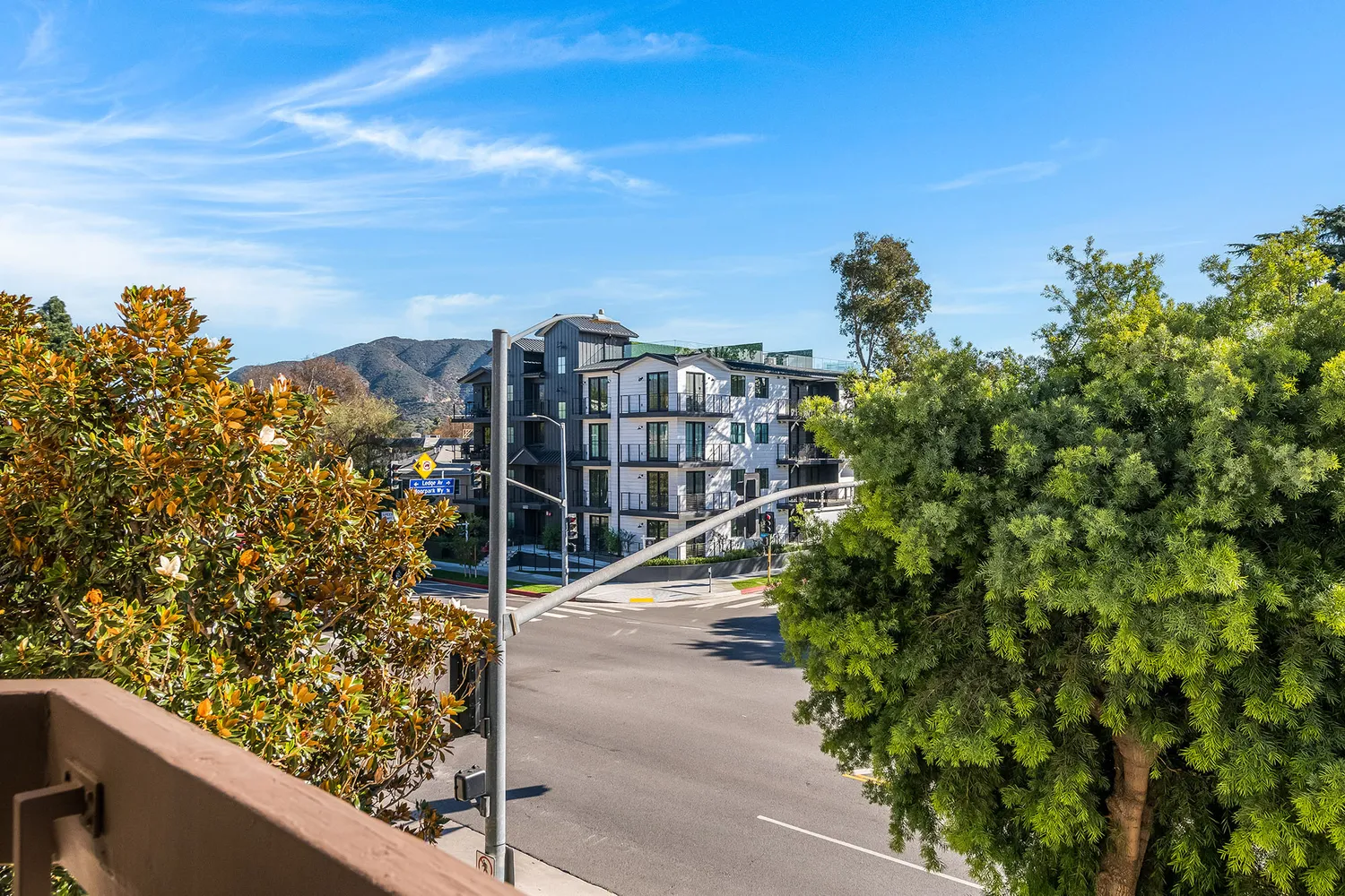 $849,000 | 10409 Riverside Drive, Unit 203, Toluca Lake, CA 91602