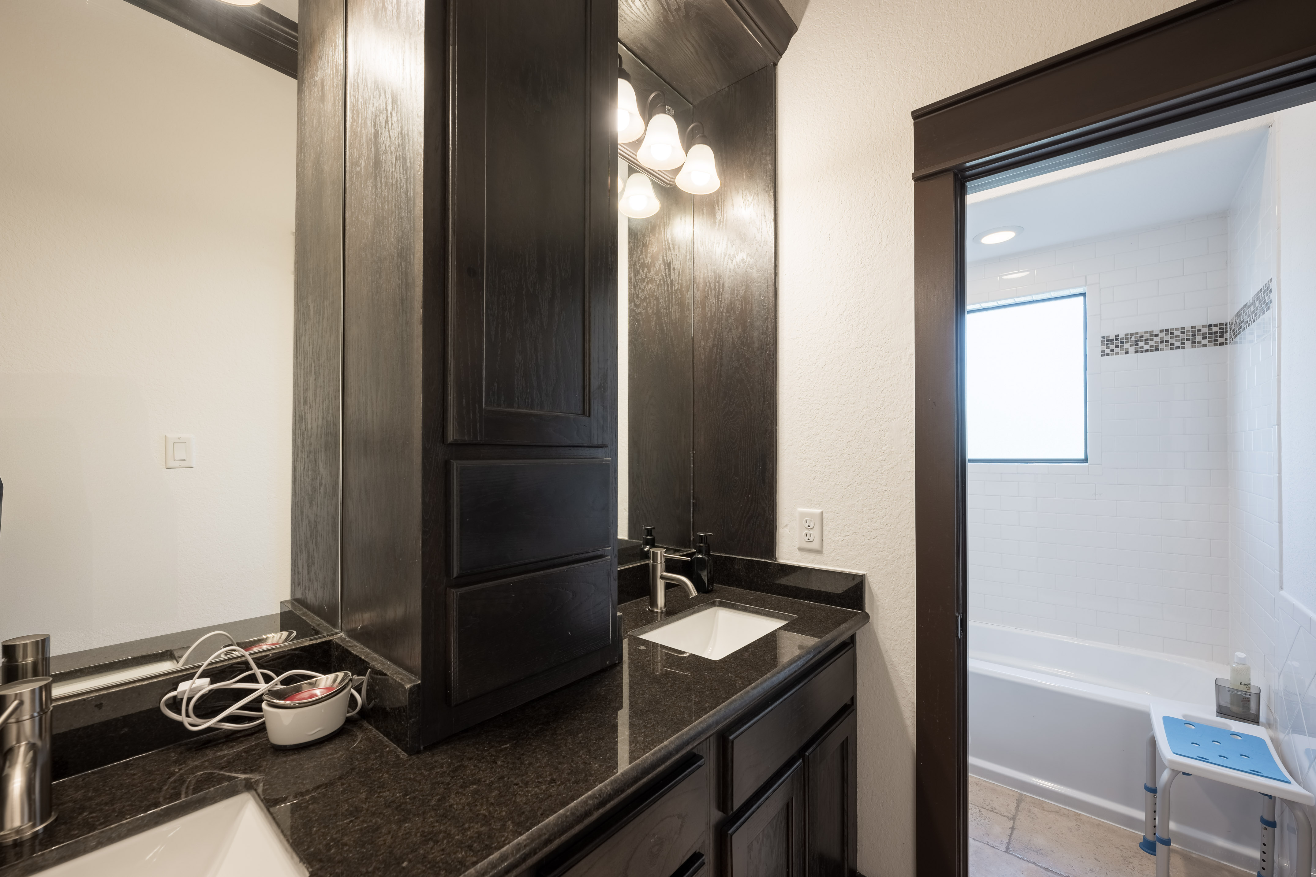 406 Fenn Street Houston, TX 77018 - Photo 25 of 33 a bathroom with a sink and a mirror