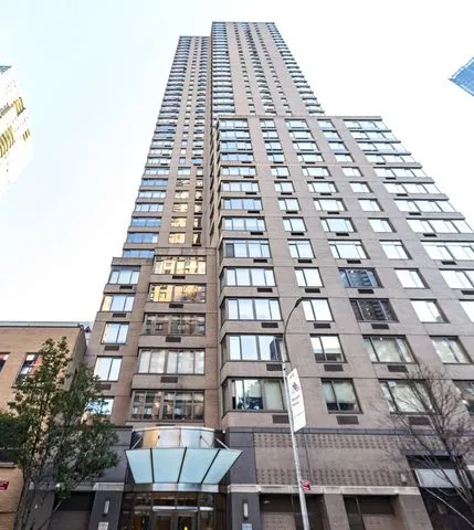 $5,500 | 2 Columbus Avenue, Unit 8D | Upper West Side