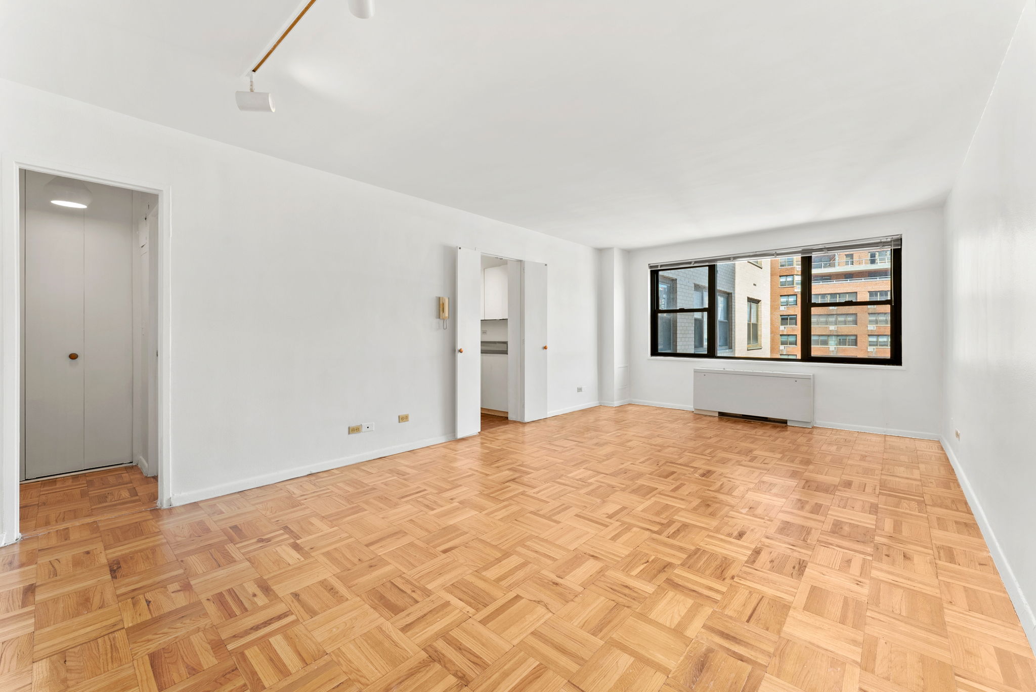 301 East 69th Street, Unit 14A Manhattan, NY 10021 - Photo 2 of 13