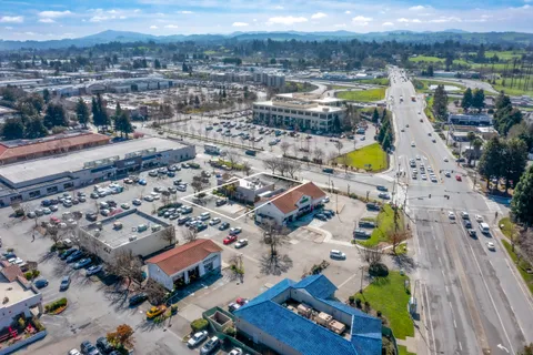 $2,490,000 | 5304 Old Redwood Highway North, Petaluma, CA 94954