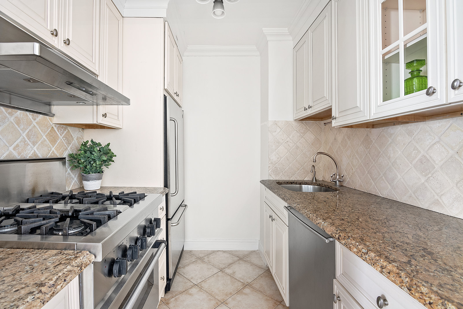 201 East 66th Street, Unit 8N Manhattan, NY 10065 - Photo 3 of 9