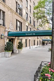 $1,350,000 | 70 East 96th Street, Unit 2D | Upper East Side