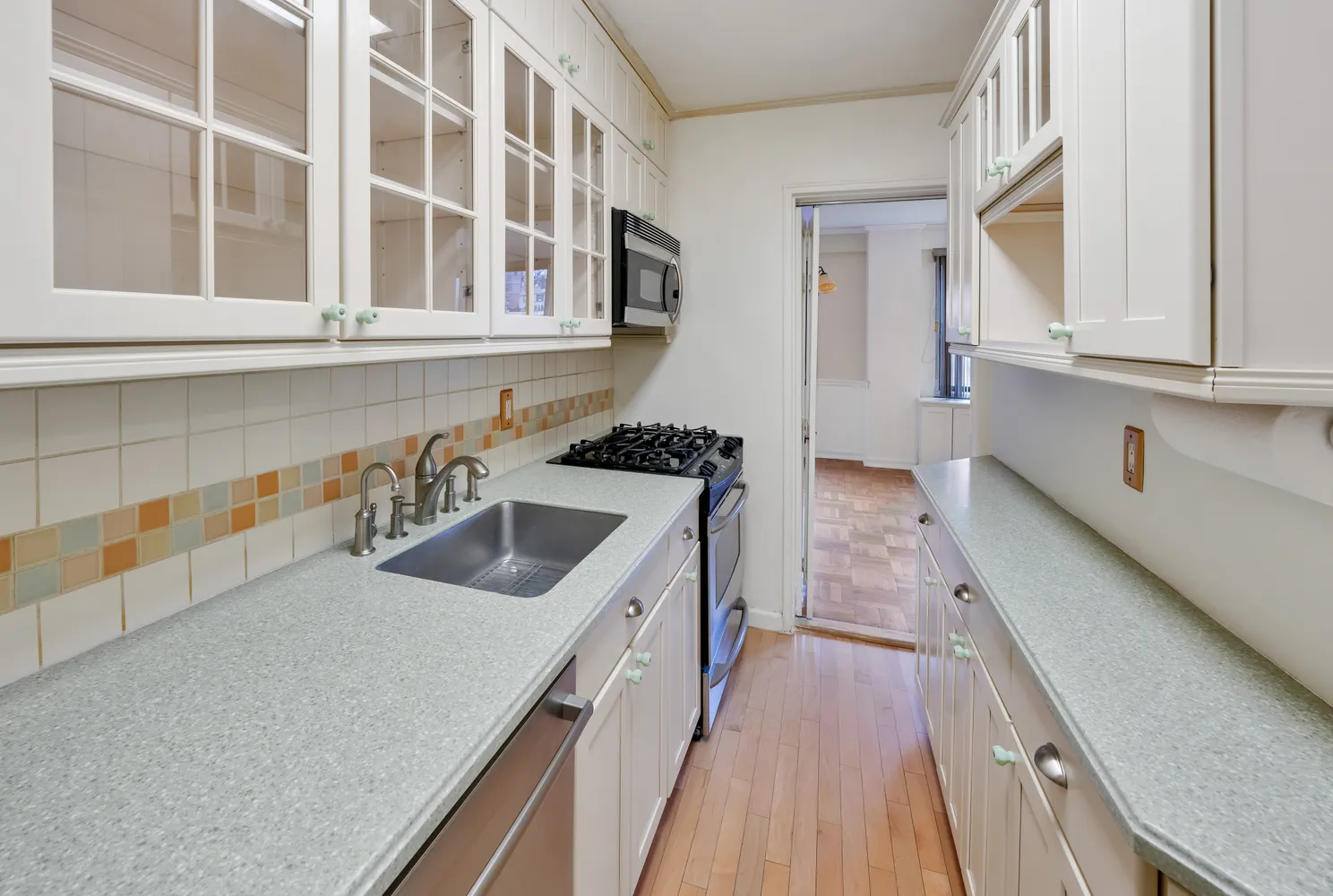 $650,000 | 345 East 52nd Street, Unit 8G | Midtown East