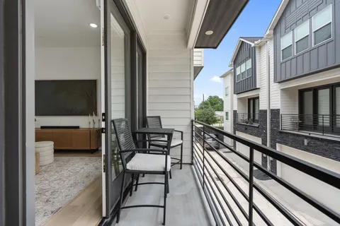 $555,000 | 1207 East 24th Street, Unit A, Houston, TX 77009