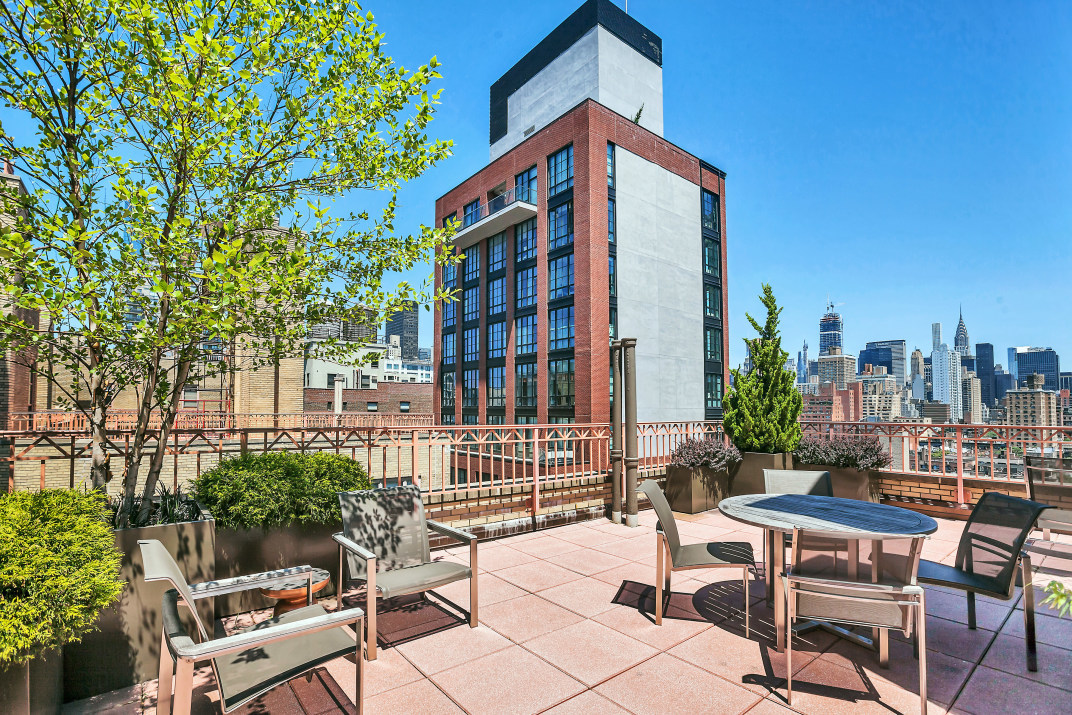 235 East 22nd Street, Unit 4M Manhattan, NY 10010 - Photo 9 of 14 a view of house with outdoor seating and city view