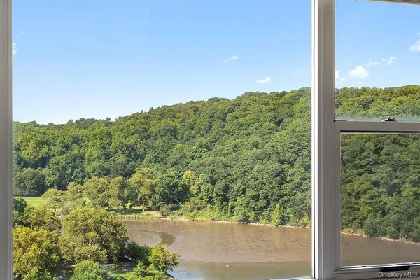 $229,000 | 2400 Johnson Avenue, Unit 3B | Spuyten Duyvil