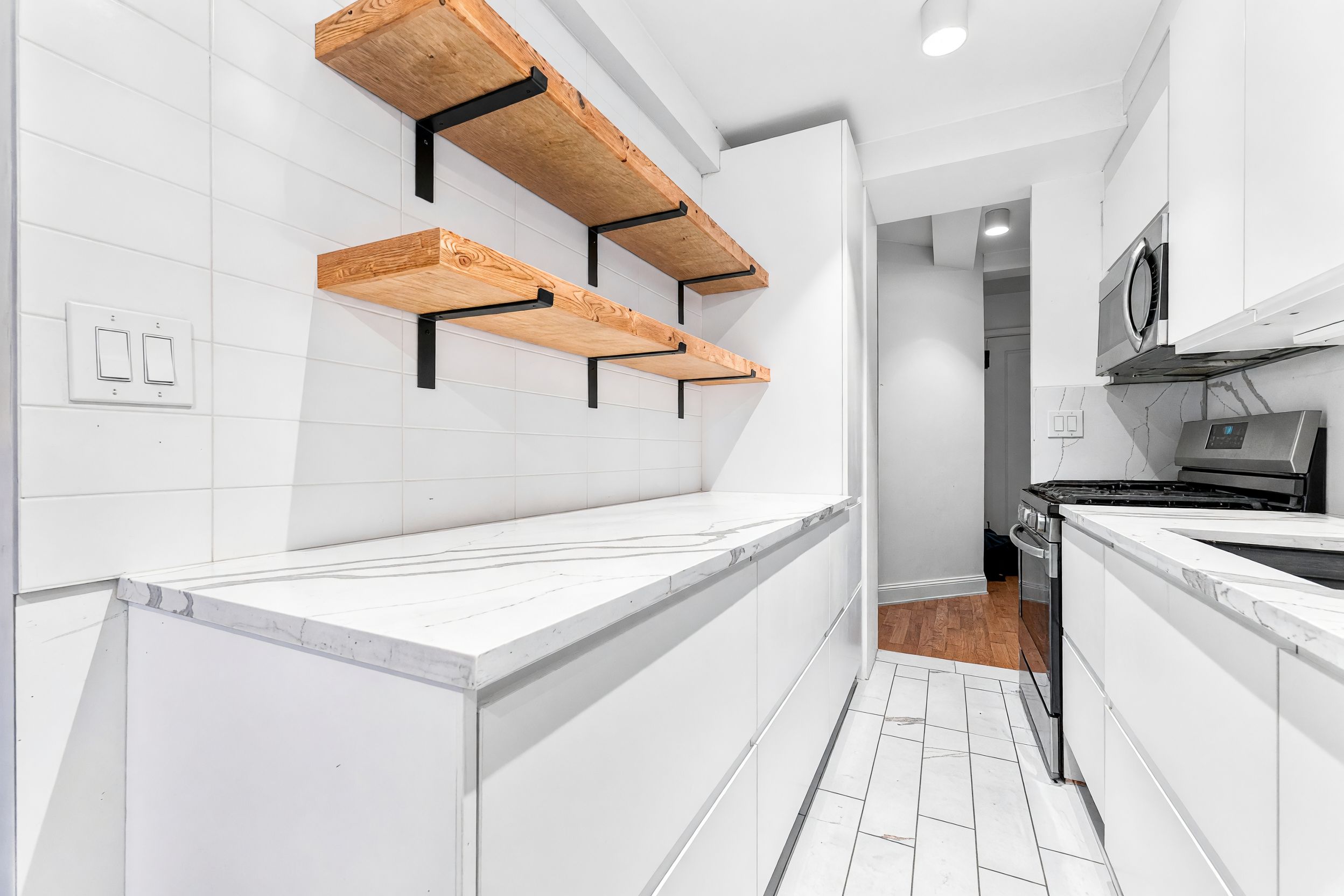155 East 49th Street, Unit 6F Manhattan, NY 10017 - Photo 5 of 12 Gallery Image 5