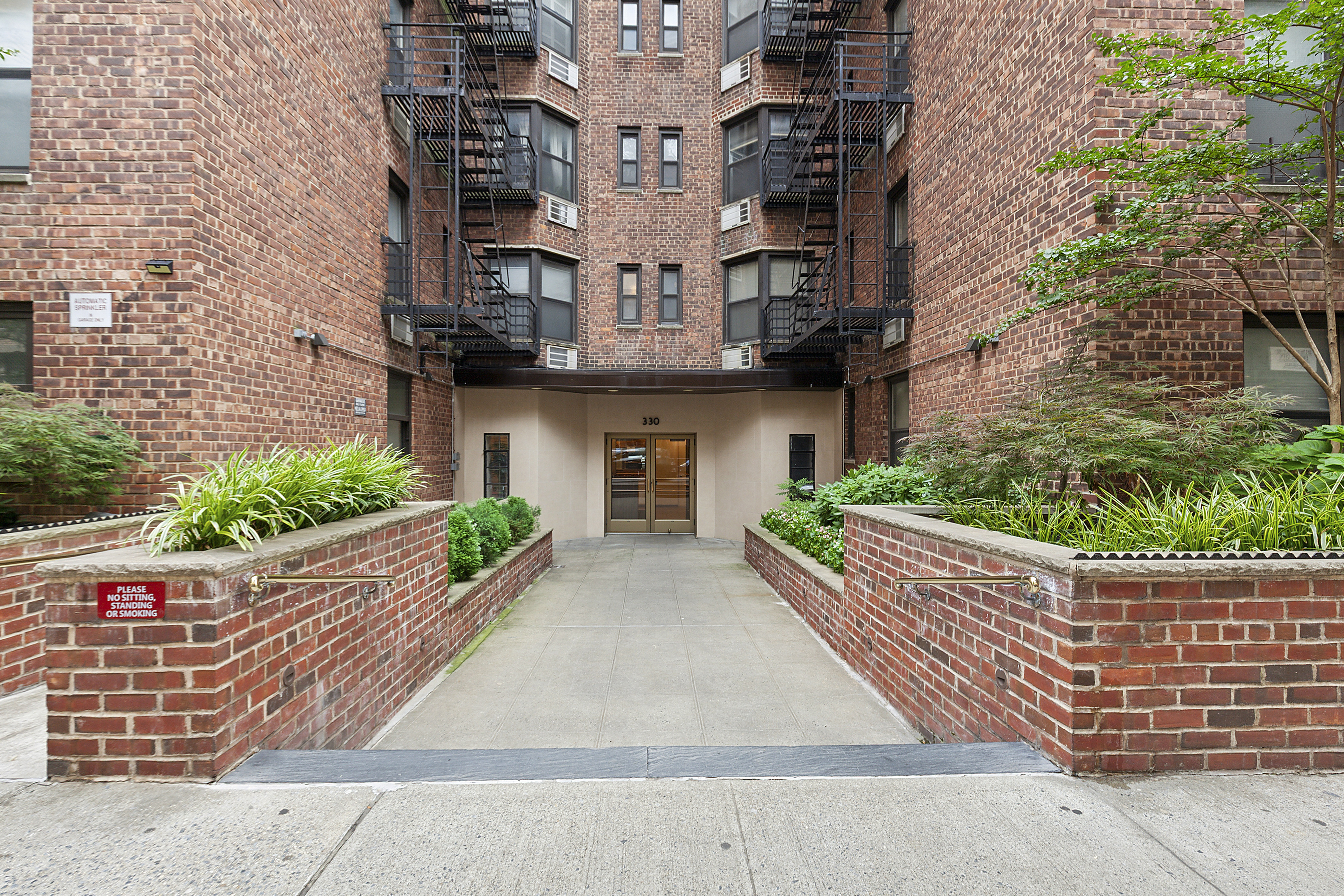 330 East 70th Street, Unit 6E Manhattan, NY 10021 - Photo 8 of 9