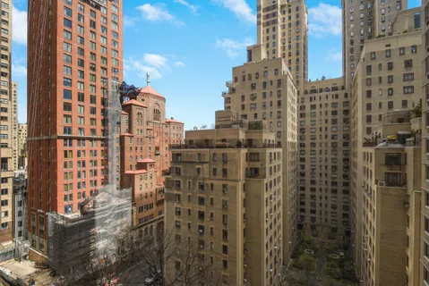 $1,295,000 | 30 West 63rd Street, Unit 11V | Upper West Side