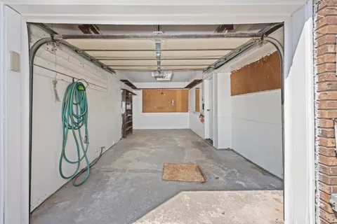 a view of entryway and kitchen
