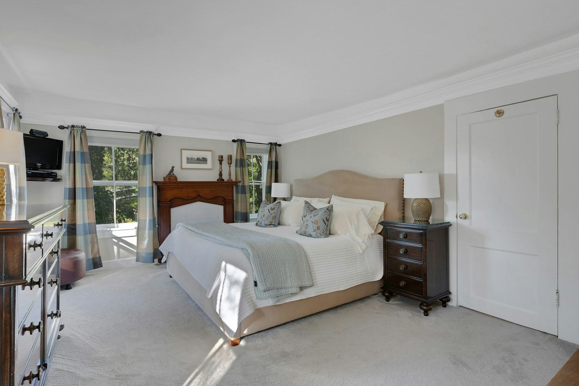 29 Evergreen Lane Watchung, NJ 07069 - Photo 31 of 54 a bedroom with a bed and a flat tv screen