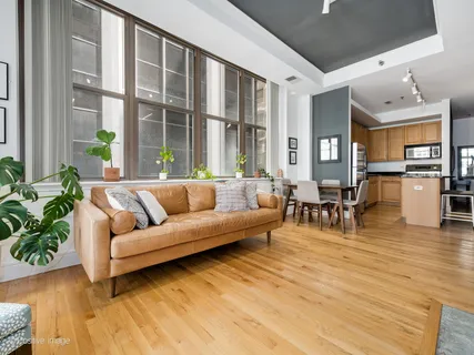 $250,000 | 212 West Washington Street, Unit 812, Chicago, IL 60606