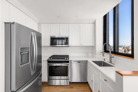 $1,100,000 | 304 East 65th Street, Unit 39D | Lenox Hill