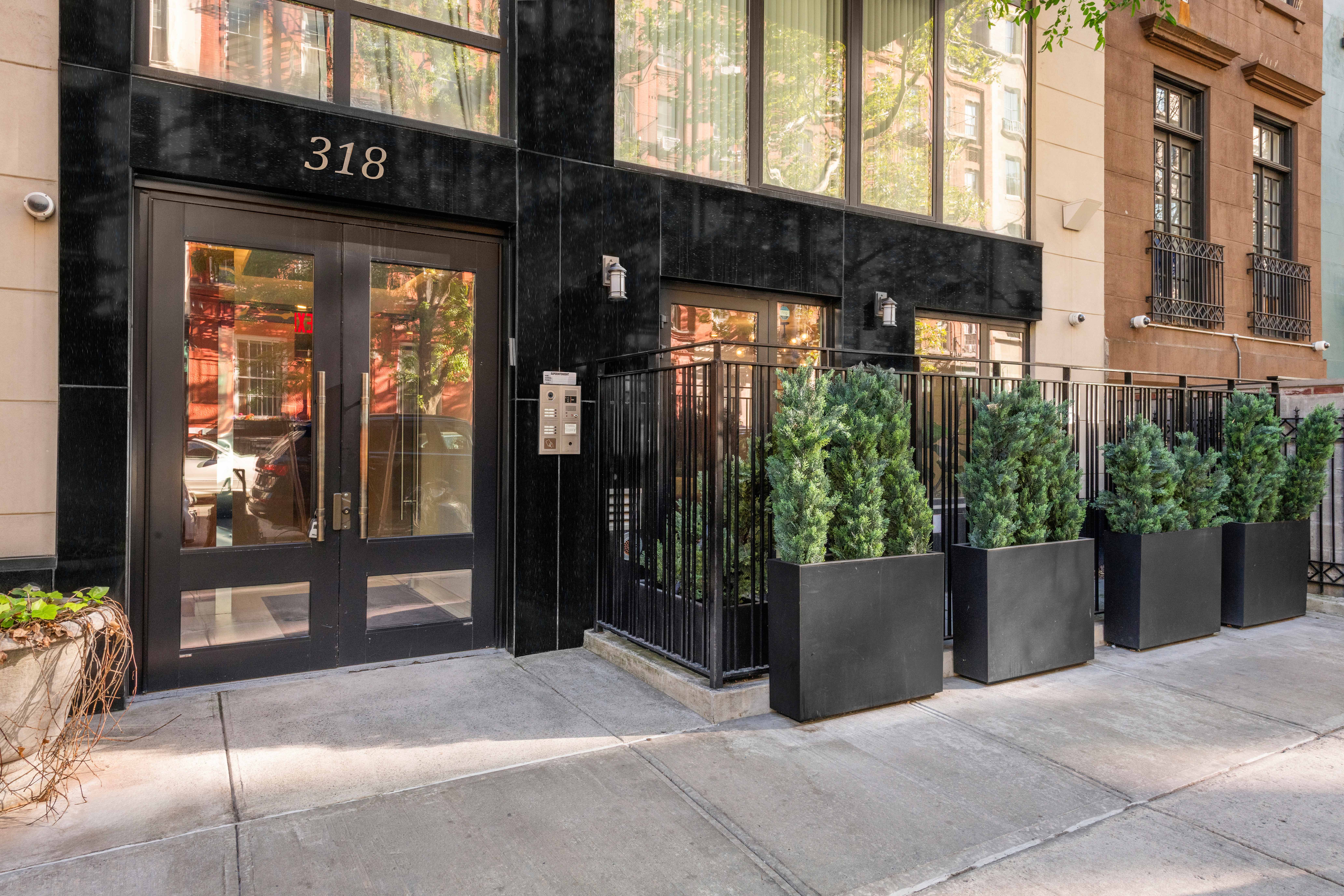 318 East 81st Street, Unit 1 Manhattan, NY 10075 - Photo 11 of 14